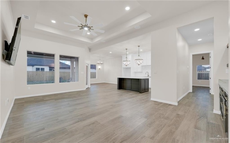 8015 N 48th Lane, McAllen, TX 78504, 4 Habitaciones Habitaciones , ,3 BañosBaños,Residential,En Venta,8015 N 48th Lane,461570