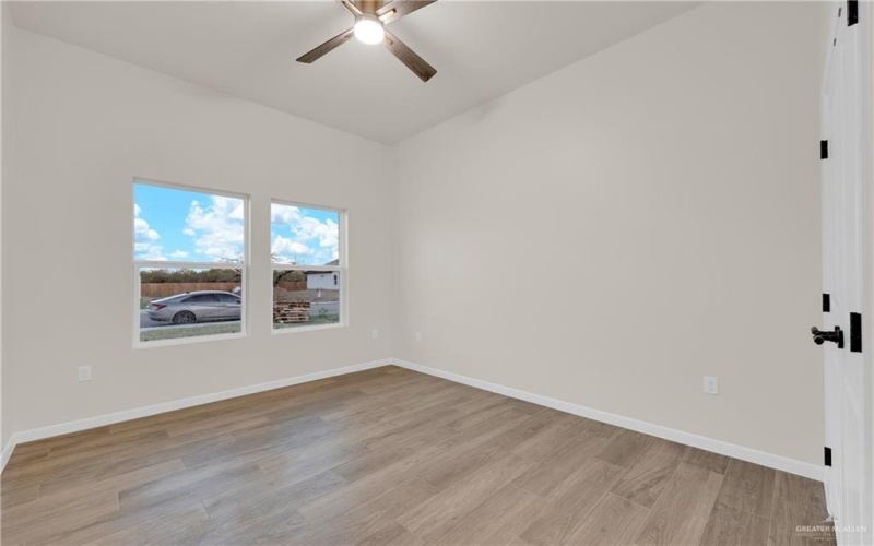 8015 N 48th Lane, McAllen, TX 78504, 4 Habitaciones Habitaciones , ,3 BañosBaños,Residential,En Venta,8015 N 48th Lane,461570