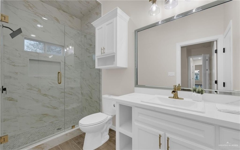 8015 N 48th Lane, McAllen, TX 78504, 4 Habitaciones Habitaciones , ,3 BañosBaños,Residential,En Venta,8015 N 48th Lane,461570