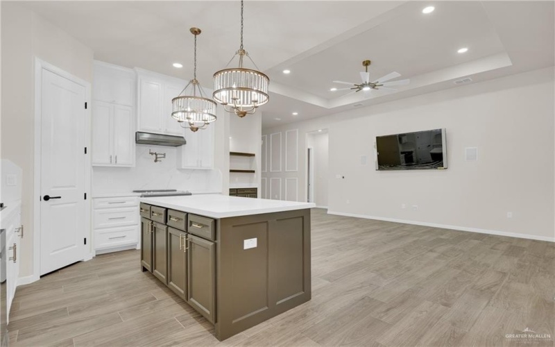 8015 N 48th Lane, McAllen, TX 78504, 4 Habitaciones Habitaciones , ,3 BañosBaños,Residential,En Venta,8015 N 48th Lane,461570