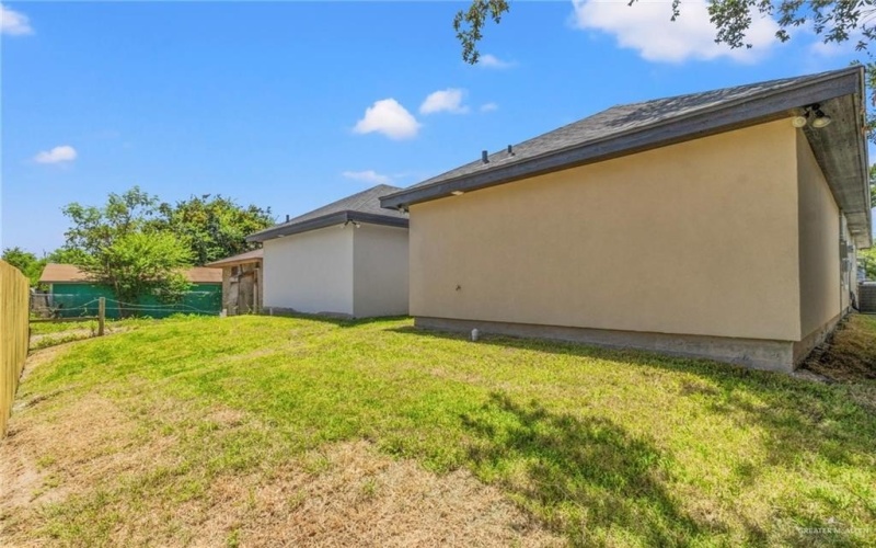 1203 S 19 1/2 Street, McAllen, TX 78501, 2 Habitaciones Habitaciones , ,2 BañosBaños,Residential,En Venta,1203 S 19 1/2 Street,461678