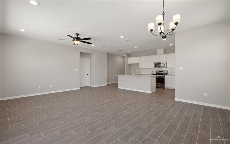2532 N Blue Sage Avenue, Edinburg, TX 78541, 3 Bedrooms Bedrooms, ,2 BathroomsBathrooms,Residential,For Sale,2532 N Blue Sage Avenue,461877