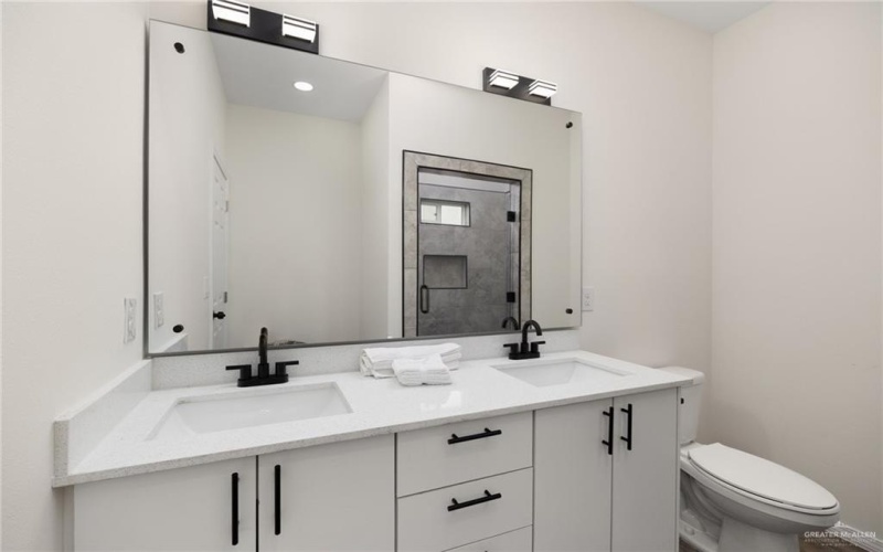 1605 Karen Drive #A1, Alton, TX 78573, 2 Habitaciones Habitaciones , ,2 BañosBaños,Residential,En Venta,1605 Karen Drive,452338