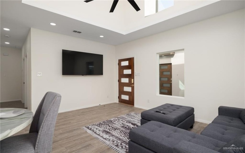 1605 Karen Drive #A1, Alton, TX 78573, 2 Habitaciones Habitaciones , ,2 BañosBaños,Residential,En Venta,1605 Karen Drive,452338