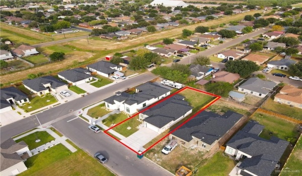 3104 N Alyna Avenue, Edinburg, TX 78541, 4 Bedrooms Bedrooms, ,2 BathroomsBathrooms,Residential,For Sale,3104 N Alyna Avenue,452354