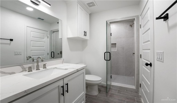 1205 S 19 1/2 Street, McAllen, TX 78501, 2 Bedrooms Bedrooms, ,2 BathroomsBathrooms,Residential,For Sale,1205 S 19 1/2 Street,452770