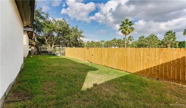 1205 S 19 1/2 Street, McAllen, TX 78501, 2 Bedrooms Bedrooms, ,2 BathroomsBathrooms,Residential,For Sale,1205 S 19 1/2 Street,452770