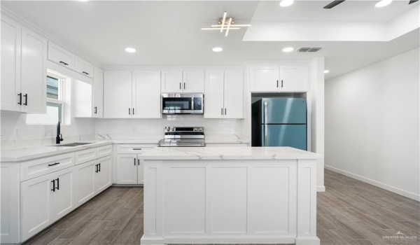 1205 S 19 1/2 Street, McAllen, TX 78501, 2 Bedrooms Bedrooms, ,2 BathroomsBathrooms,Residential,For Sale,1205 S 19 1/2 Street,452770