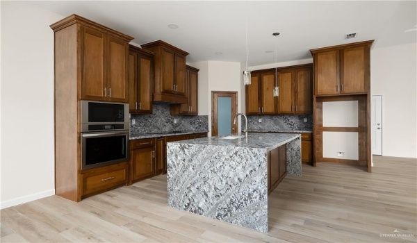 820 N Brushfield Avenue, Edinburg, TX 78541, 3 Bedrooms Bedrooms, ,2 BathroomsBathrooms,Residential,For Sale,820 N Brushfield Avenue,453088