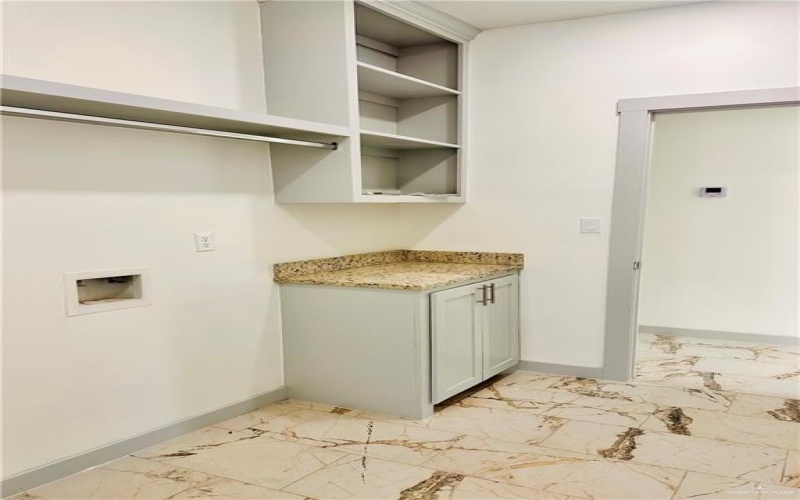 100 Palm Drive, La Joya, TX 78560, 4 Bedrooms Bedrooms, ,2 BathroomsBathrooms,Residential,For Sale,100 Palm Drive,453990