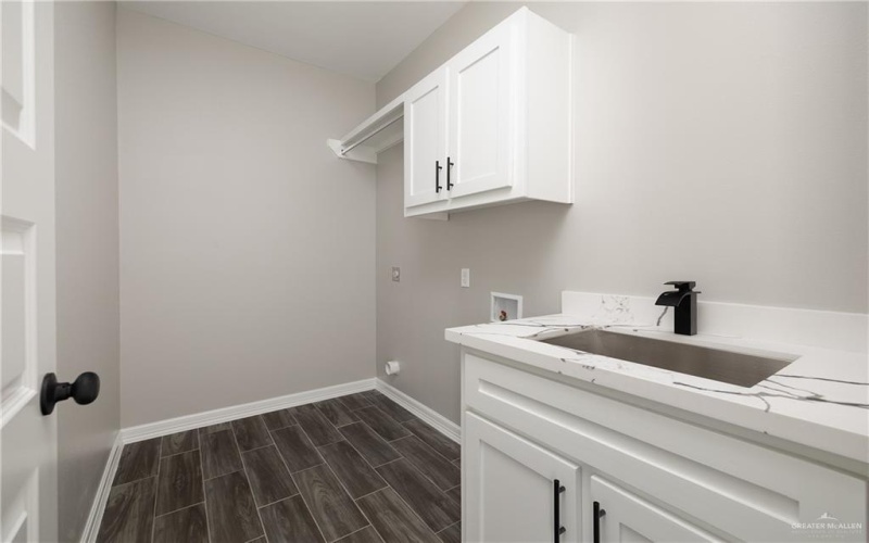 4911 Aguajito Street, Edinburg, TX 78542, 3 Bedrooms Bedrooms, ,2 BathroomsBathrooms,Residential,For Sale,4911 Aguajito Street,455711