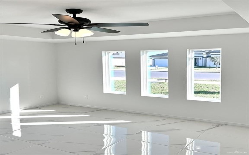 5921 N Playa Del Sol Street, Edinburg, TX 78542, 3 Bedrooms Bedrooms, ,2 BathroomsBathrooms,Residential,For Sale,5921 N Playa Del Sol Street,455890