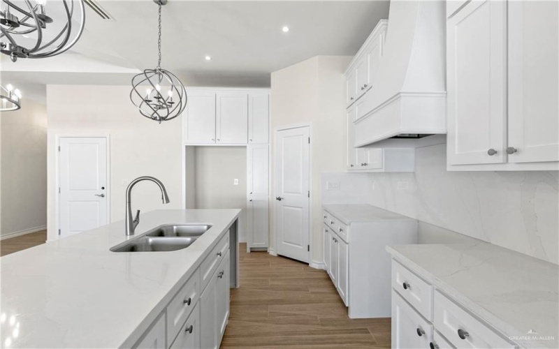 3119 E La Cienega Street, Edinburg, TX 78542, 4 Bedrooms Bedrooms, ,2 BathroomsBathrooms,Residential,For Sale,3119 E La Cienega Street,455936