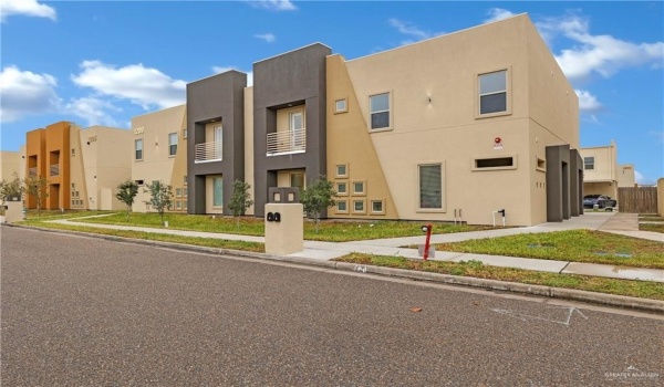 1209 E Camellia Avenue #4, McAllen, TX 78501, 3 Bedrooms Bedrooms, ,2 BathroomsBathrooms,Residential,For Sale,1209 E Camellia Avenue,456282