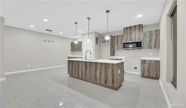 1209 E Camellia Avenue #4, McAllen, TX 78501, 3 Bedrooms Bedrooms, ,2 BathroomsBathrooms,Residential,For Sale,1209 E Camellia Avenue,456282