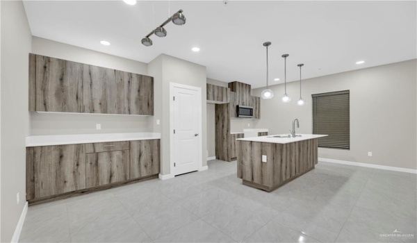 1209 E Camellia Avenue #4, McAllen, TX 78501, 3 Bedrooms Bedrooms, ,2 BathroomsBathrooms,Residential,For Sale,1209 E Camellia Avenue,456282