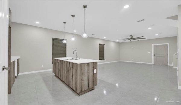 1209 E Camellia Avenue #4, McAllen, TX 78501, 3 Bedrooms Bedrooms, ,2 BathroomsBathrooms,Residential,For Sale,1209 E Camellia Avenue,456282