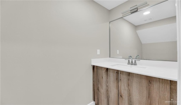 1209 E Camellia Avenue #4, McAllen, TX 78501, 3 Bedrooms Bedrooms, ,2 BathroomsBathrooms,Residential,For Sale,1209 E Camellia Avenue,456282