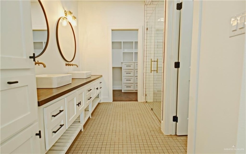 6112 N Pedaso Del Sol Street, Edinburg, TX 78542, 3 Bedrooms Bedrooms, ,2 BathroomsBathrooms,Residential,For Sale,6112 N Pedaso Del Sol Street,456348