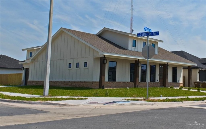 6112 N Pedaso Del Sol Street, Edinburg, TX 78542, 3 Bedrooms Bedrooms, ,2 BathroomsBathrooms,Residential,For Sale,6112 N Pedaso Del Sol Street,456348