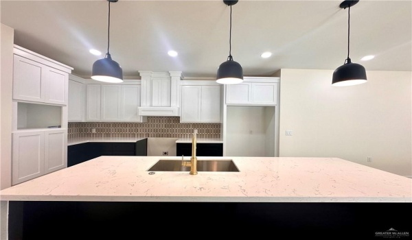 2328 N Peking Street, McAllen, TX 78501, 3 Bedrooms Bedrooms, ,2 BathroomsBathrooms,Residential,For Sale,2328 N Peking Street,456827