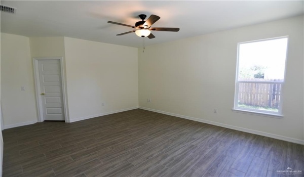 2328 N Peking Street, McAllen, TX 78501, 3 Bedrooms Bedrooms, ,2 BathroomsBathrooms,Residential,For Sale,2328 N Peking Street,456827
