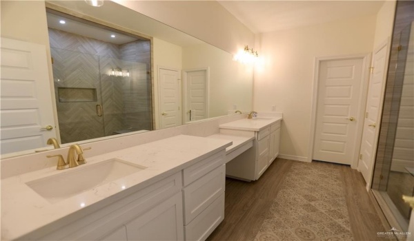2328 N Peking Street, McAllen, TX 78501, 3 Bedrooms Bedrooms, ,2 BathroomsBathrooms,Residential,For Sale,2328 N Peking Street,456827