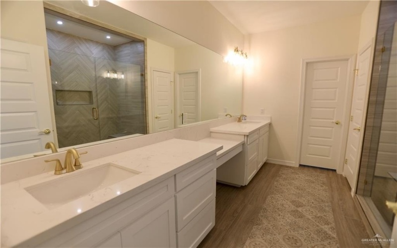 2328 N Peking Street, McAllen, TX 78501, 3 Bedrooms Bedrooms, ,2 BathroomsBathrooms,Residential,For Sale,2328 N Peking Street,456827