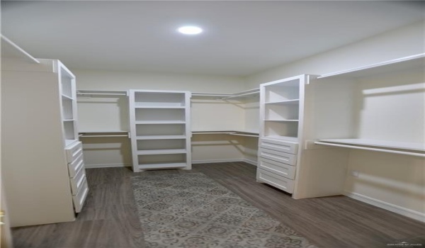 2328 N Peking Street, McAllen, TX 78501, 3 Bedrooms Bedrooms, ,2 BathroomsBathrooms,Residential,For Sale,2328 N Peking Street,456827