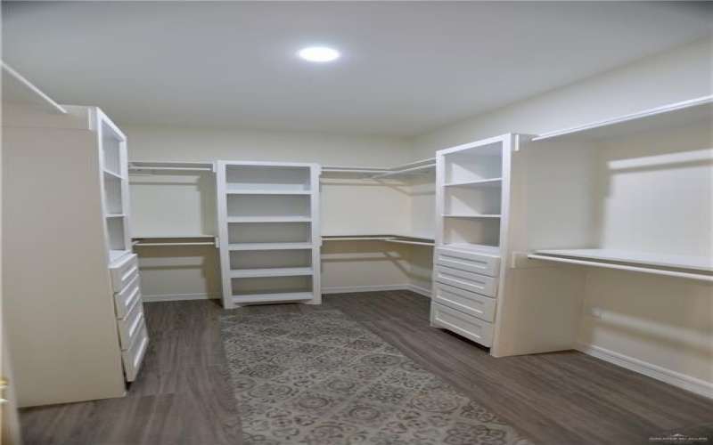 2328 N Peking Street, McAllen, TX 78501, 3 Bedrooms Bedrooms, ,2 BathroomsBathrooms,Residential,For Sale,2328 N Peking Street,456827