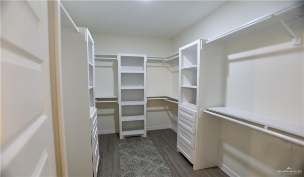 2328 N Peking Street, McAllen, TX 78501, 3 Bedrooms Bedrooms, ,2 BathroomsBathrooms,Residential,For Sale,2328 N Peking Street,456827