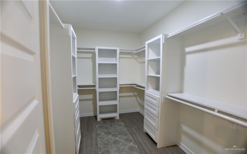 2328 N Peking Street, McAllen, TX 78501, 3 Bedrooms Bedrooms, ,2 BathroomsBathrooms,Residential,For Sale,2328 N Peking Street,456827