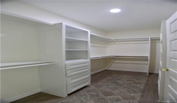 2328 N Peking Street, McAllen, TX 78501, 3 Bedrooms Bedrooms, ,2 BathroomsBathrooms,Residential,For Sale,2328 N Peking Street,456827