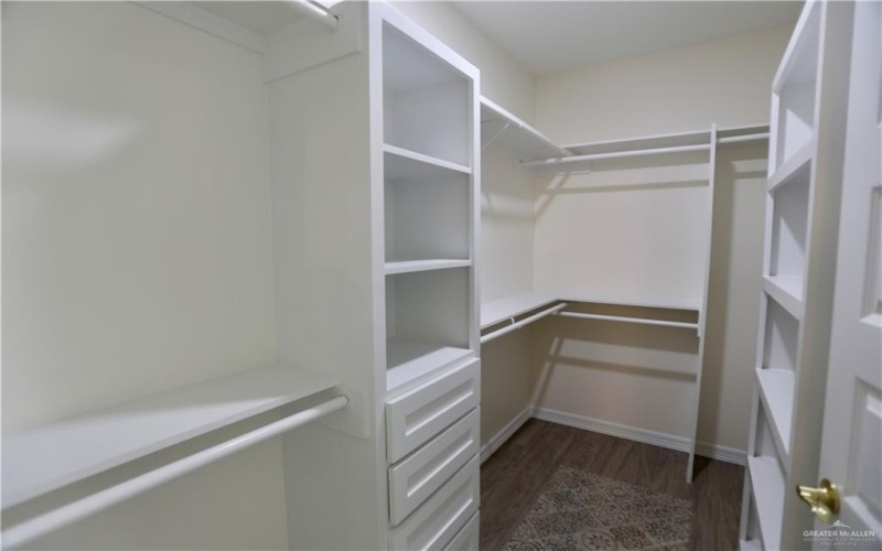 2328 N Peking Street, McAllen, TX 78501, 3 Bedrooms Bedrooms, ,2 BathroomsBathrooms,Residential,For Sale,2328 N Peking Street,456827