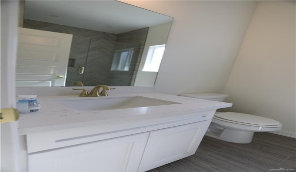 2328 N Peking Street, McAllen, TX 78501, 3 Bedrooms Bedrooms, ,2 BathroomsBathrooms,Residential,For Sale,2328 N Peking Street,456827