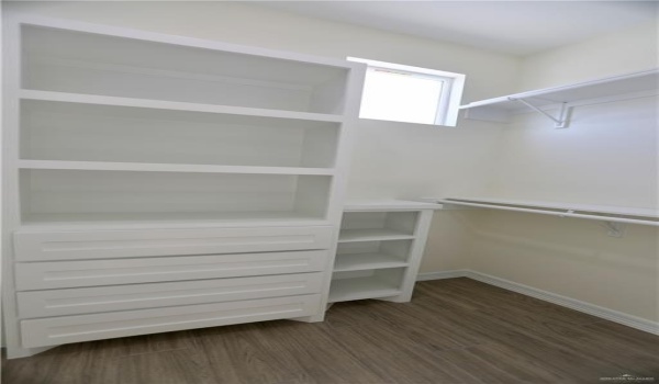 2328 N Peking Street, McAllen, TX 78501, 3 Bedrooms Bedrooms, ,2 BathroomsBathrooms,Residential,For Sale,2328 N Peking Street,456827