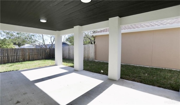2328 N Peking Street, McAllen, TX 78501, 3 Bedrooms Bedrooms, ,2 BathroomsBathrooms,Residential,For Sale,2328 N Peking Street,456827