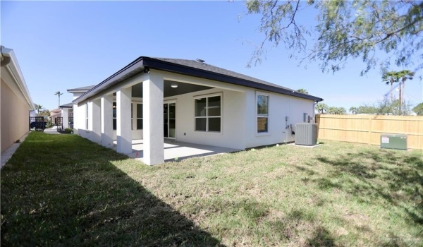 2328 N Peking Street, McAllen, TX 78501, 3 Bedrooms Bedrooms, ,2 BathroomsBathrooms,Residential,For Sale,2328 N Peking Street,456827