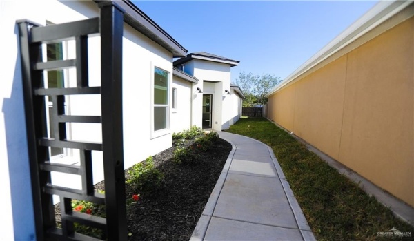 2328 N Peking Street, McAllen, TX 78501, 3 Bedrooms Bedrooms, ,2 BathroomsBathrooms,Residential,For Sale,2328 N Peking Street,456827