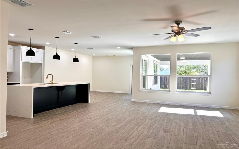 2328 N Peking Street, McAllen, TX 78501, 3 Bedrooms Bedrooms, ,2 BathroomsBathrooms,Residential,For Sale,2328 N Peking Street,456827