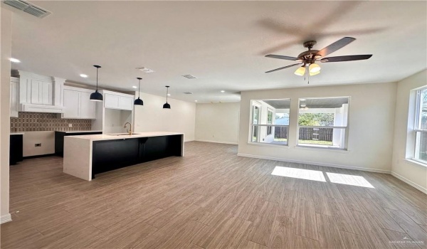 2328 N Peking Street, McAllen, TX 78501, 3 Bedrooms Bedrooms, ,2 BathroomsBathrooms,Residential,For Sale,2328 N Peking Street,456827