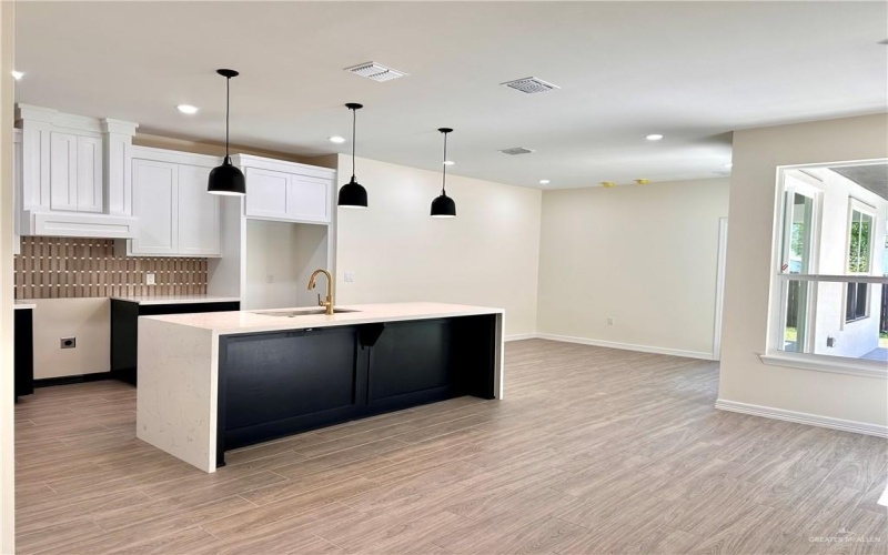 2328 N Peking Street, McAllen, TX 78501, 3 Bedrooms Bedrooms, ,2 BathroomsBathrooms,Residential,For Sale,2328 N Peking Street,456827