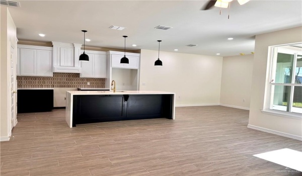 2328 N Peking Street, McAllen, TX 78501, 3 Bedrooms Bedrooms, ,2 BathroomsBathrooms,Residential,For Sale,2328 N Peking Street,456827