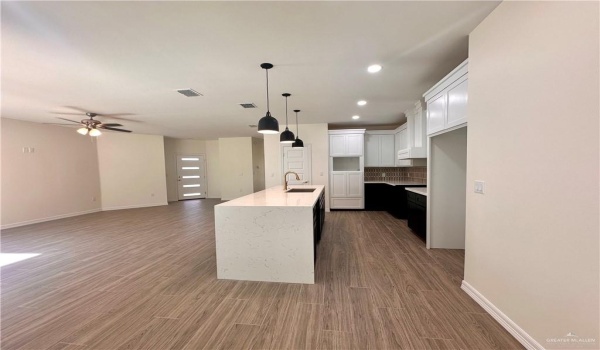 2328 N Peking Street, McAllen, TX 78501, 3 Bedrooms Bedrooms, ,2 BathroomsBathrooms,Residential,For Sale,2328 N Peking Street,456827