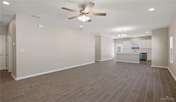 710 S Templo Dorado, Mission, TX 78572, 3 Bedrooms Bedrooms, ,2 BathroomsBathrooms,Residential,For Sale,710 S Templo Dorado,457514