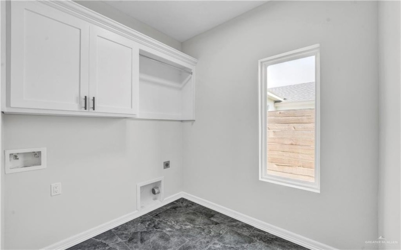 2812 E Pecos Road, Edinburg, TX 78539, 3 Bedrooms Bedrooms, ,2 BathroomsBathrooms,Residential,For Sale,2812 E Pecos Road,457639
