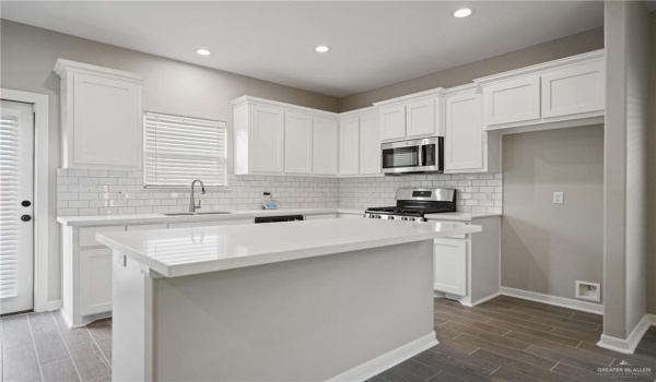8425 35th Street, McAllen, TX 78504, 3 Bedrooms Bedrooms, ,2 BathroomsBathrooms,Residential Lease,For Rent,8425 35th Street,457993
