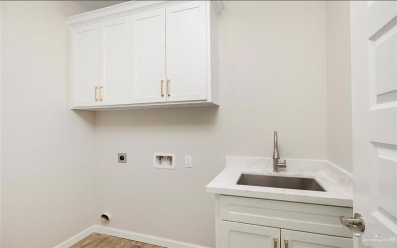 701 Grayson Avenue, McAllen, TX 78504, 4 Bedrooms Bedrooms, ,2 BathroomsBathrooms,Residential,For Sale,701 Grayson Avenue,458896
