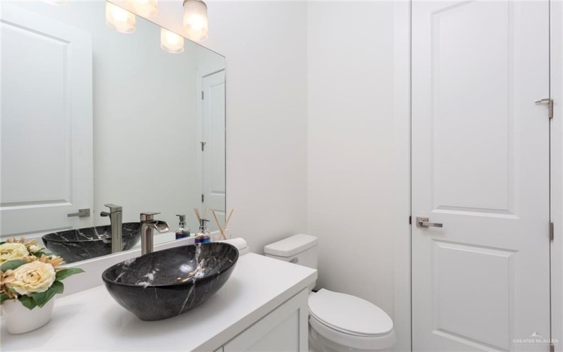 5703 N 44th Lane, McAllen, TX 78504, 3 Habitaciones Habitaciones , ,3 BañosBaños,Residential,En Venta,5703 N 44th Lane,458918