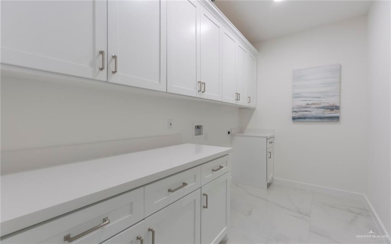 5703 N 44th Lane, McAllen, TX 78504, 3 Habitaciones Habitaciones , ,3 BañosBaños,Residential,En Venta,5703 N 44th Lane,458918